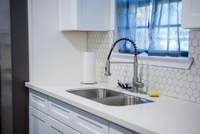 Nola Getaway With King Suite 10 Mins From French Quarter 뉴올리언스 외부 사진